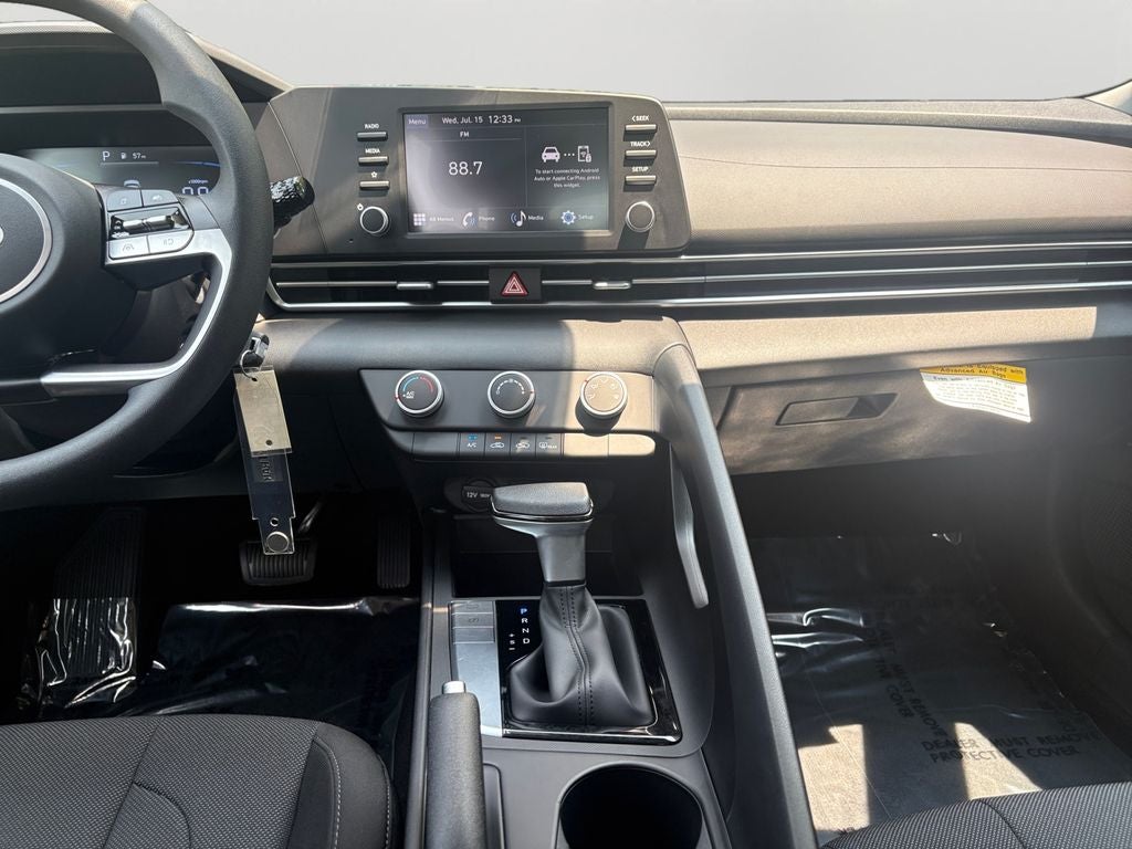 2025 Hyundai Elantra SE