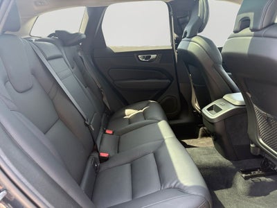 2022 Volvo XC60 B5 Momentum
