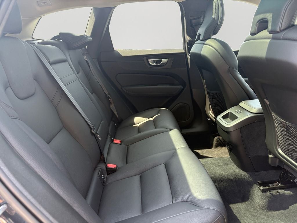 2022 Volvo XC60 B5 Momentum