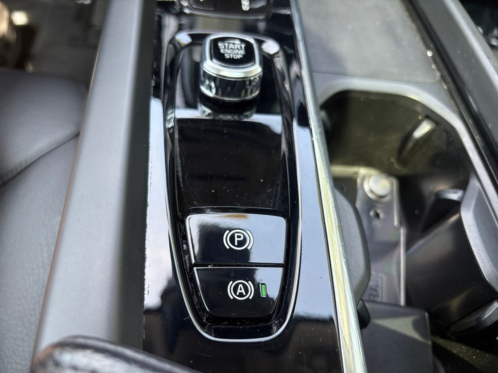 2022 Volvo XC60 B5 Momentum