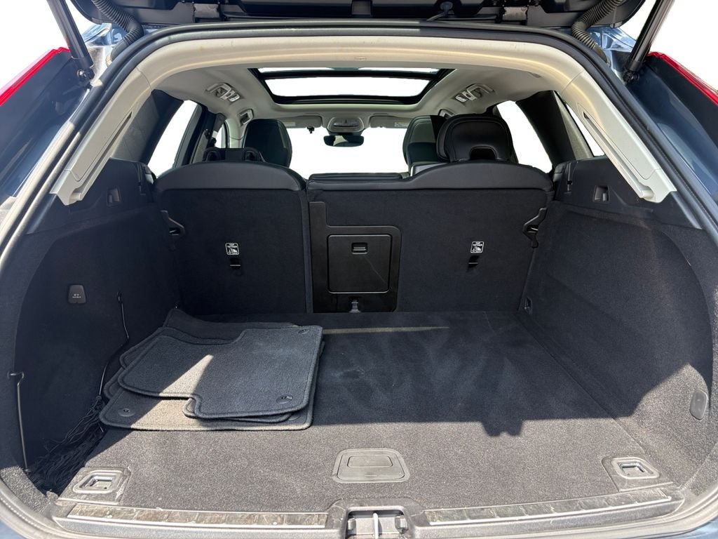 2022 Volvo XC60 B5 Momentum