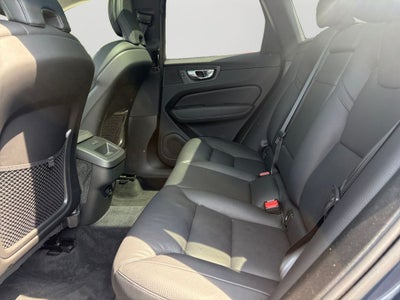 2022 Volvo XC60 B5 Momentum