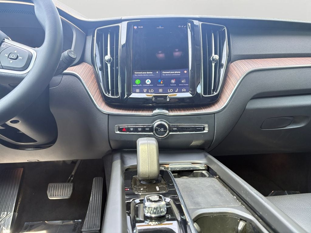 2022 Volvo XC60 B5 Momentum