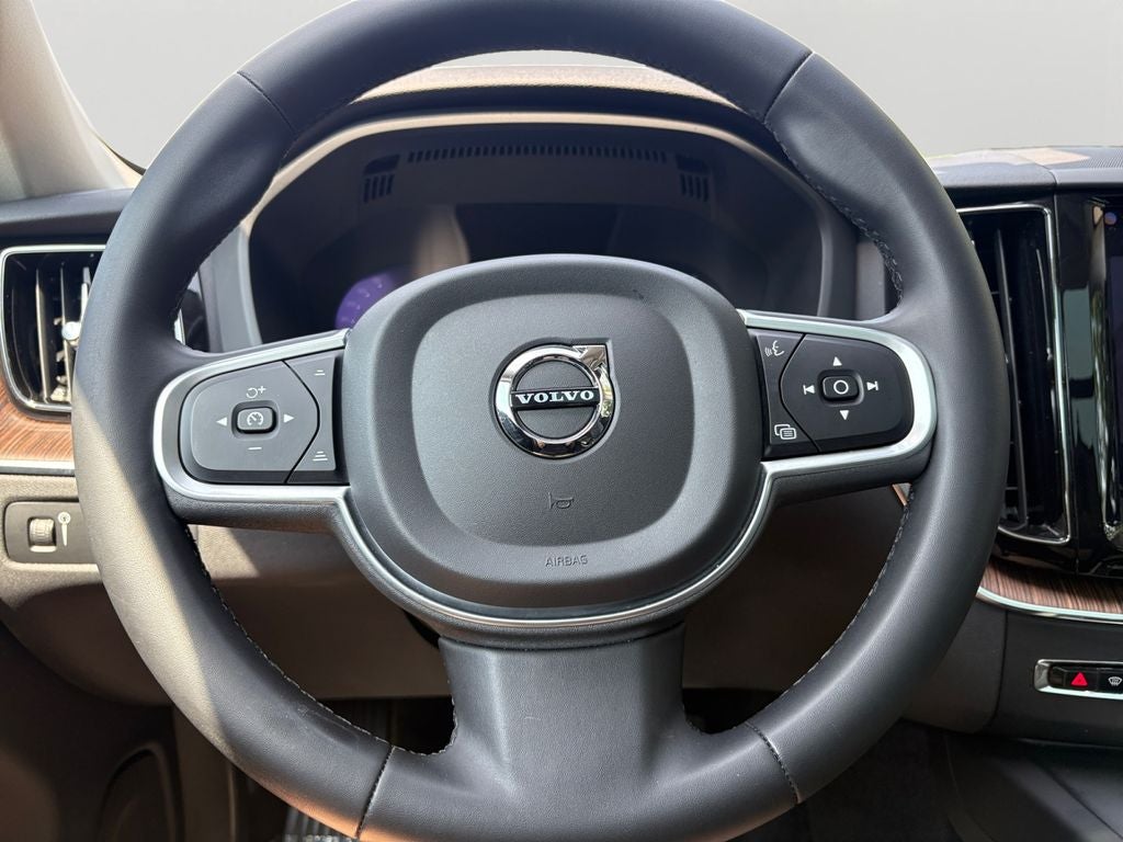 2022 Volvo XC60 B5 Momentum