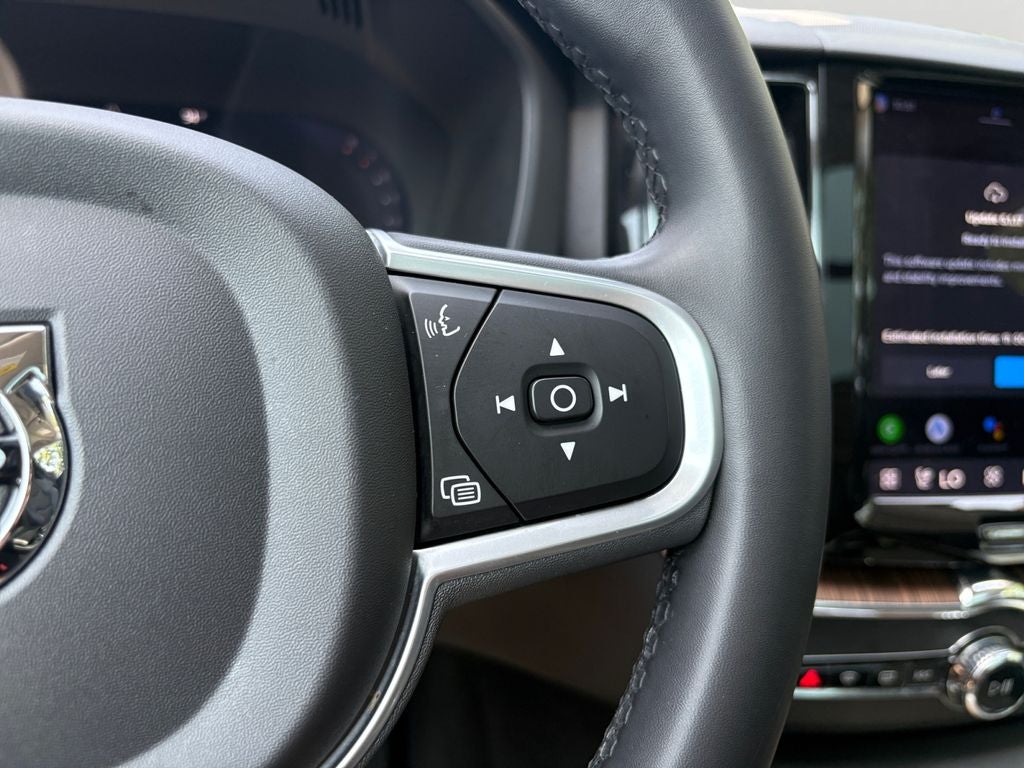 2022 Volvo XC60 B5 Momentum