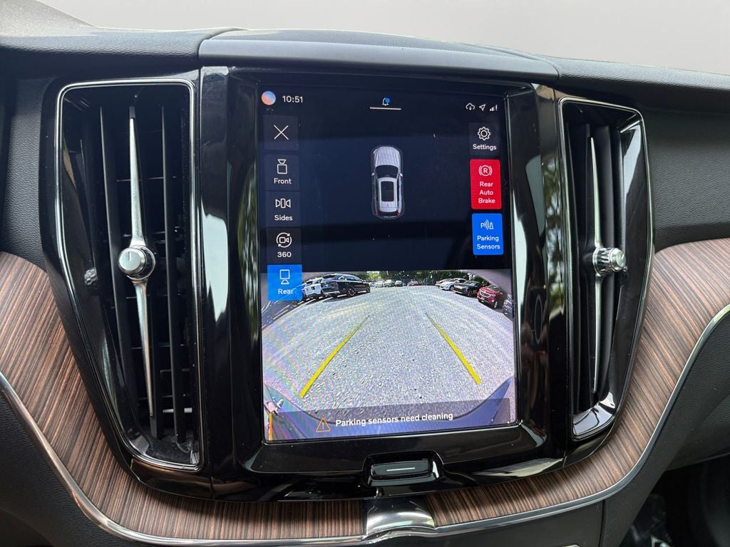 2022 Volvo XC60 B5 Momentum