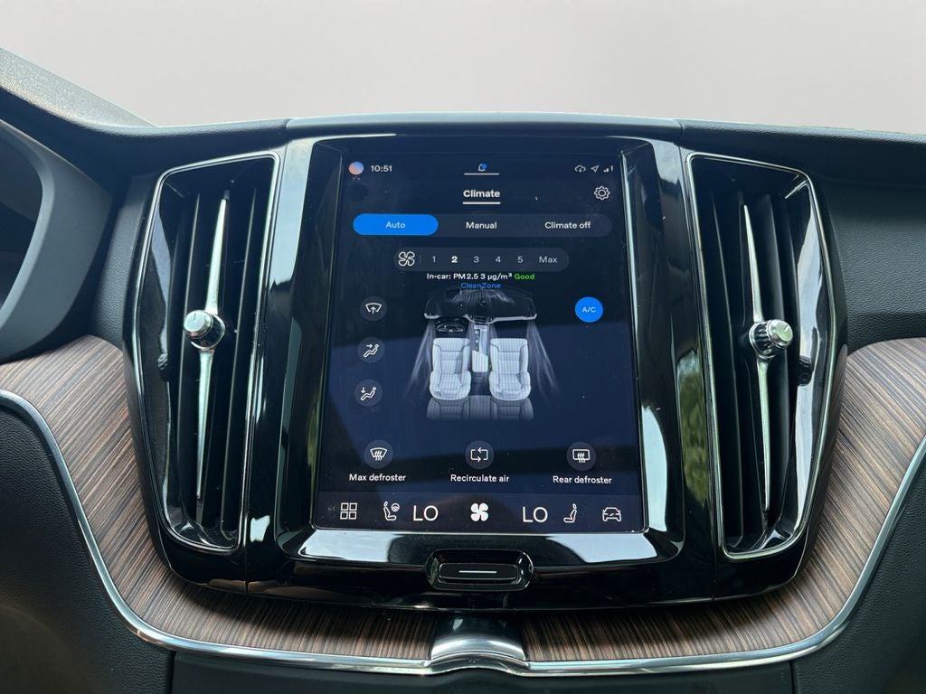 2022 Volvo XC60 B5 Momentum
