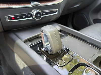 2022 Volvo XC60 B5 Momentum