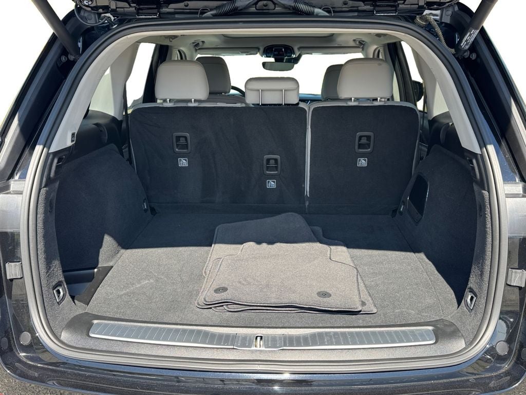 2023 Jeep Grand Cherokee Overland 19 Speaker High–Performance