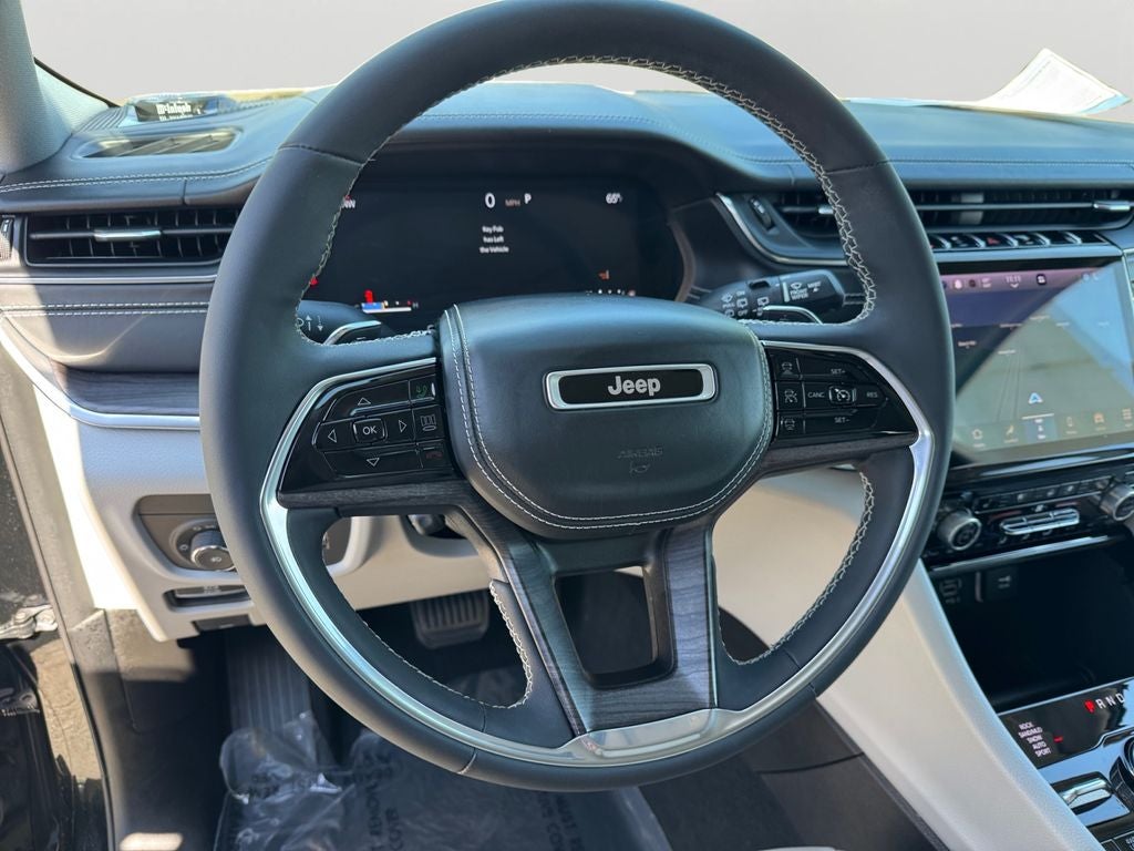 2023 Jeep Grand Cherokee Overland 19 Speaker High–Performance