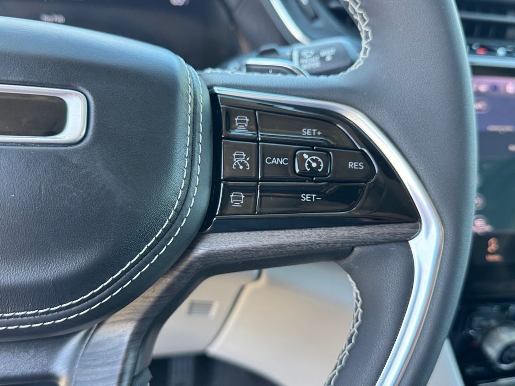 2023 Jeep Grand Cherokee Overland 19 Speaker High–Performance