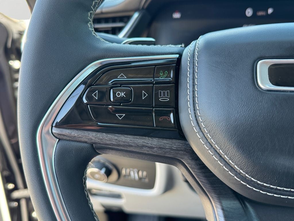 2023 Jeep Grand Cherokee Overland 19 Speaker High–Performance