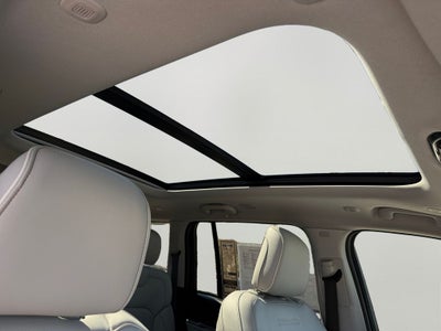2023 Jeep Grand Cherokee Overland 19 Speaker High–Performance