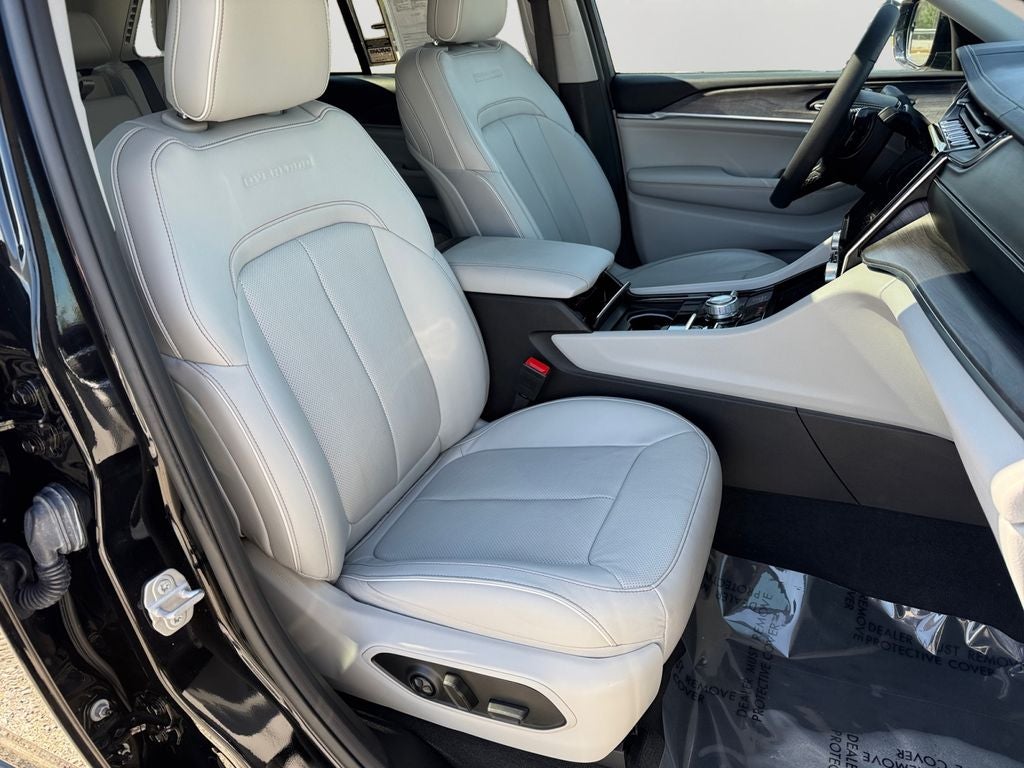 2023 Jeep Grand Cherokee Overland 19 Speaker High–Performance