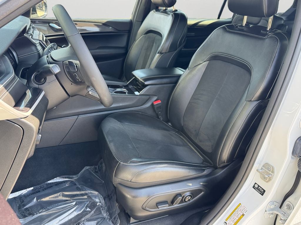 2023 Jeep Grand Cherokee L Altitude Power Sunroof