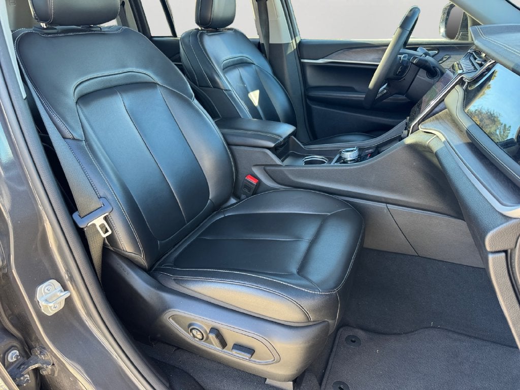 2024 Jeep Grand Cherokee 4xe Dual–Pane Panoramic Sunroof