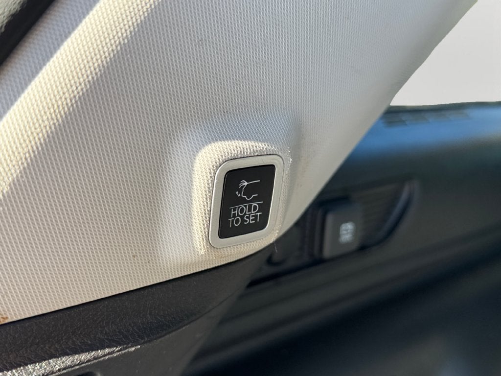 2024 Jeep Grand Cherokee 4xe Dual–Pane Panoramic Sunroof