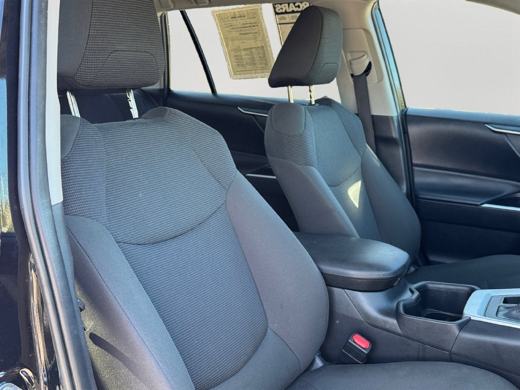 2025 Toyota RAV4 LE AWD