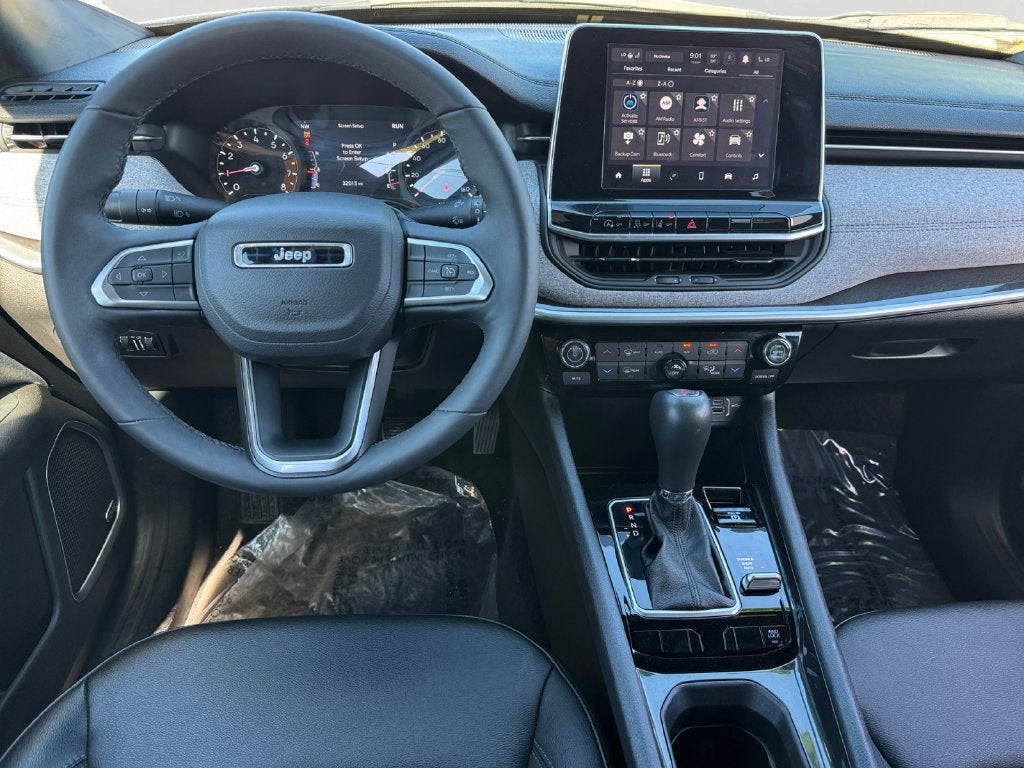 2025 Jeep Compass Latitude Dual–Pane Panoramic