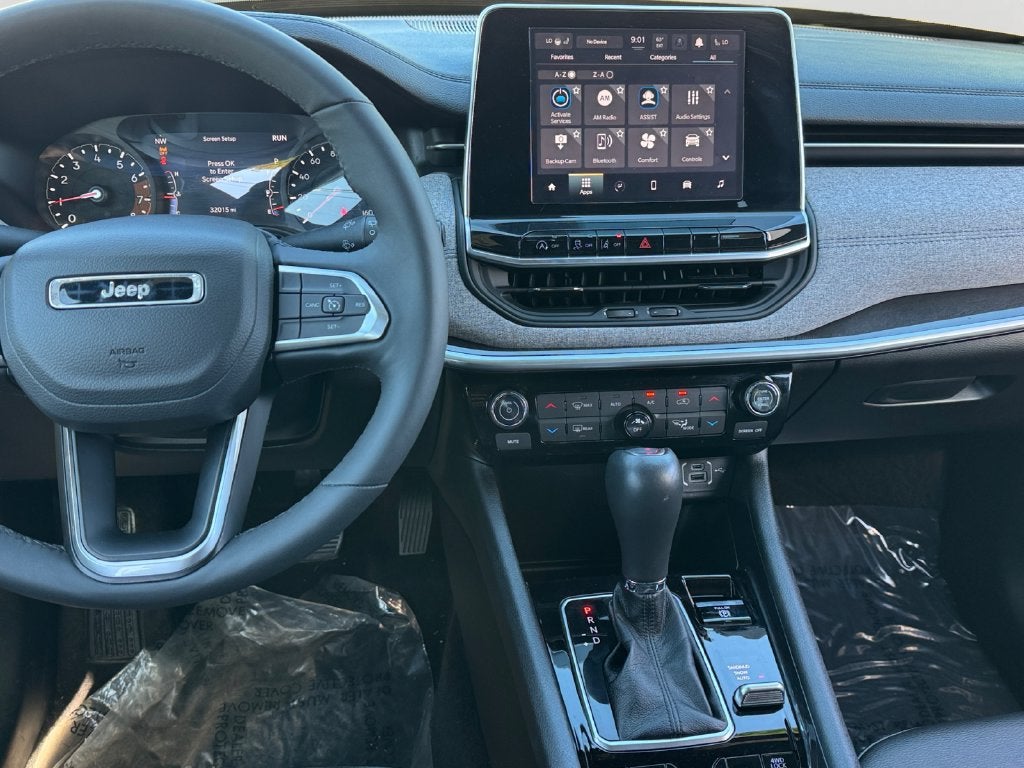2025 Jeep Compass Latitude Dual–Pane Panoramic