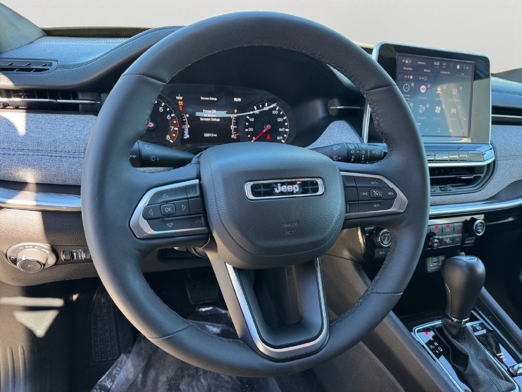 2025 Jeep Compass Latitude Dual–Pane Panoramic