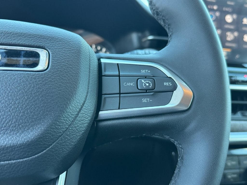 2025 Jeep Compass Latitude Dual–Pane Panoramic