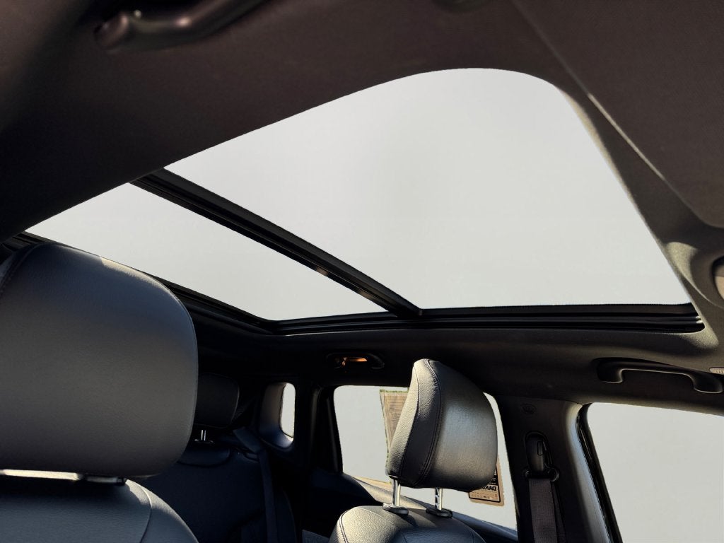 2025 Jeep Compass Latitude Dual–Pane Panoramic