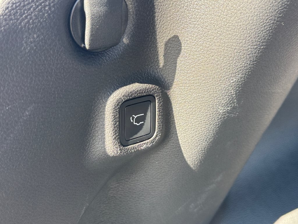 2025 Jeep Compass Latitude Dual–Pane Panoramic