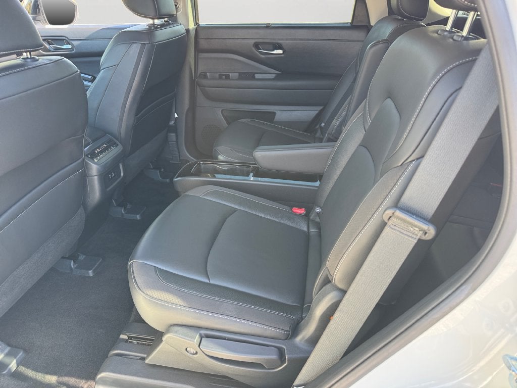 2024 Nissan Pathfinder SL 4WD