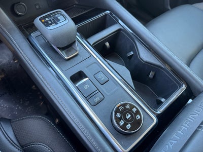 2024 Nissan Pathfinder SL 4WD