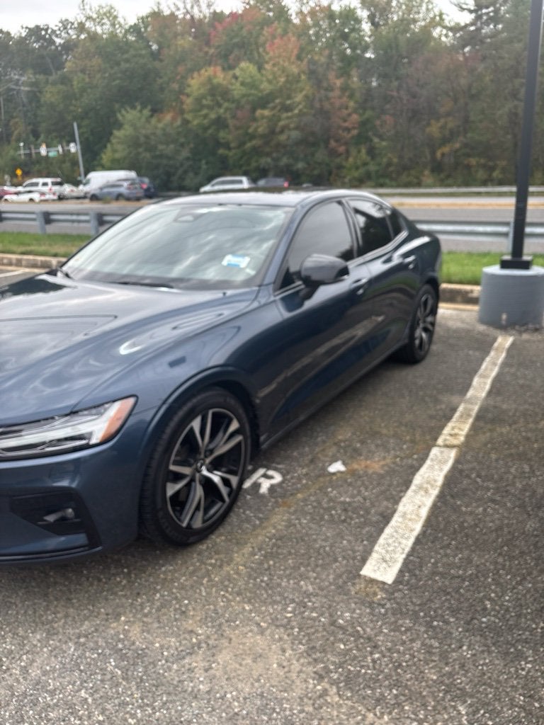 2024 Volvo S60 B5 Core Dark Theme