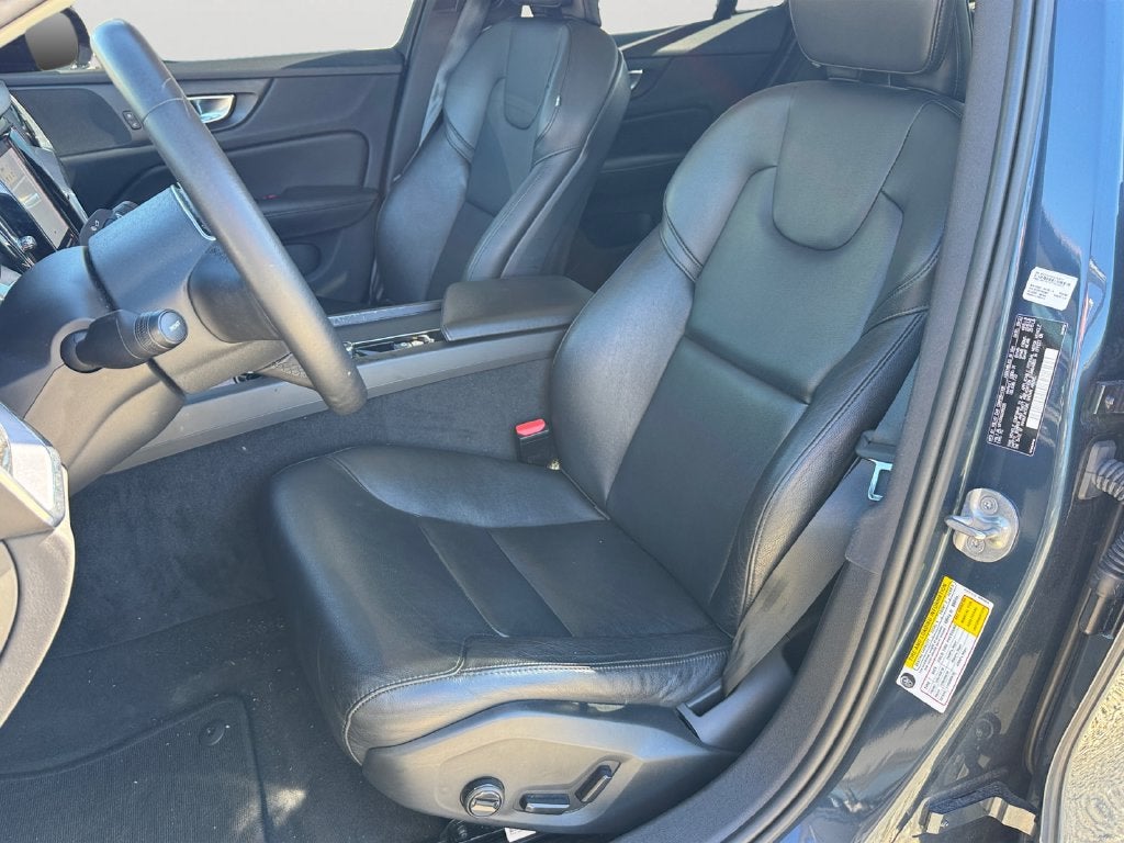 2024 Volvo S60 B5 Core Dark Theme