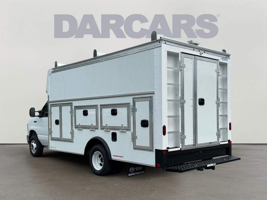2027 Ford E-450SD Base
