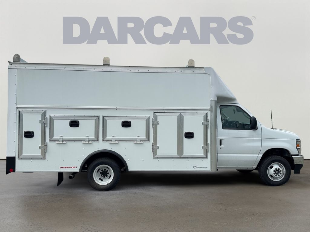 2027 Ford E-450SD Base