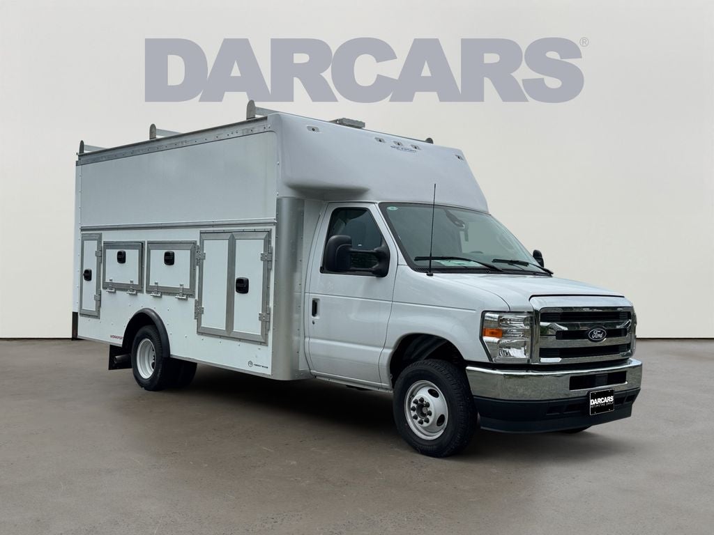 2027 Ford E-450SD Base