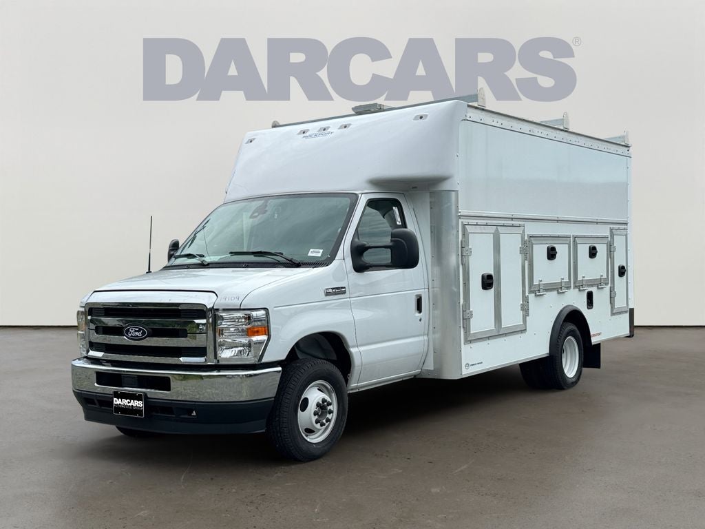 2027 Ford E-450SD Base