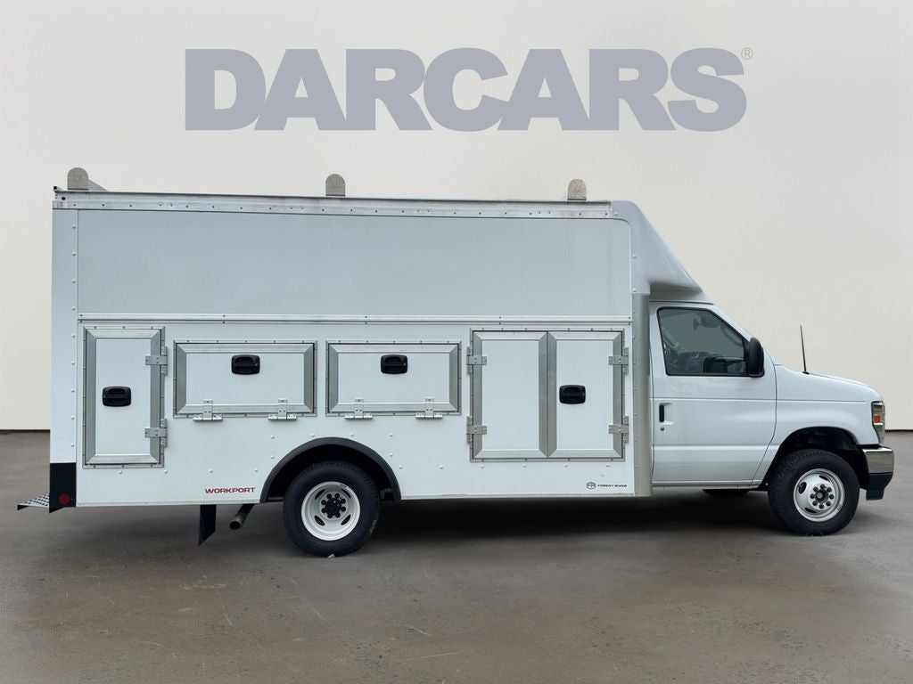 2027 Ford E-450SD Base