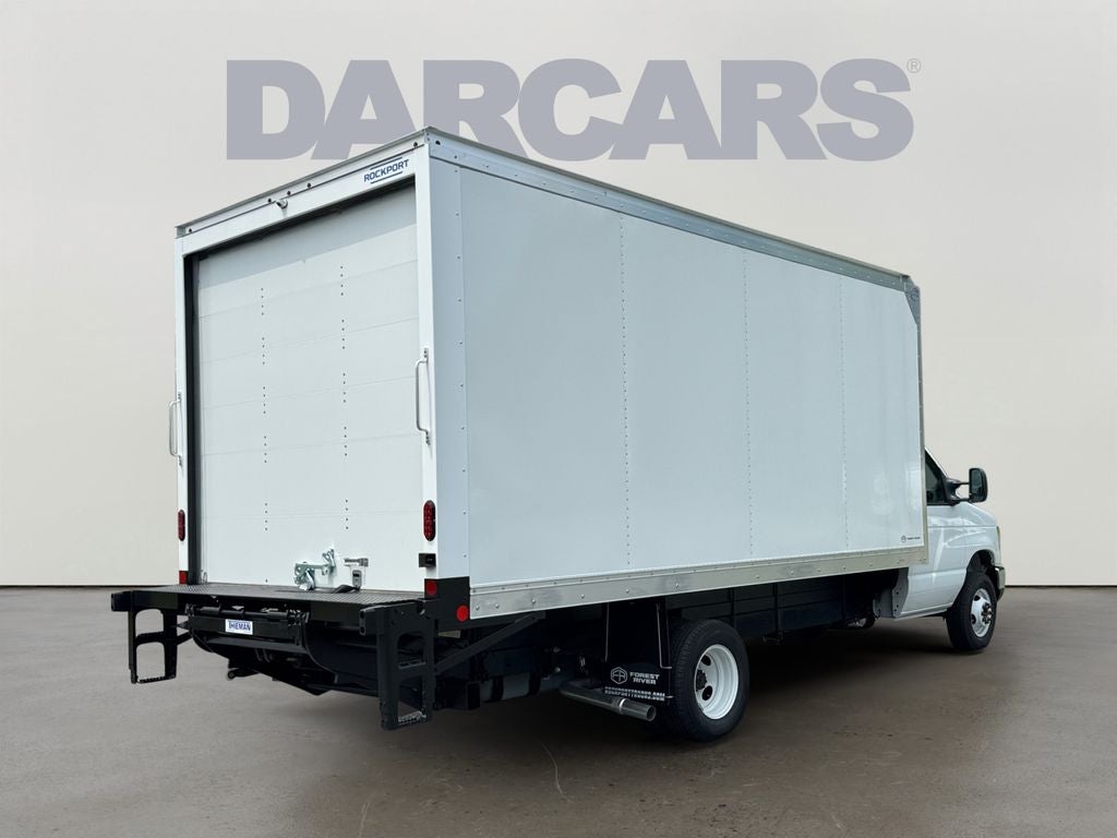 2027 Ford E-450SD Base