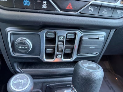 2025 Jeep Wrangler Sahara 4xe / One Owner / Preferred Package