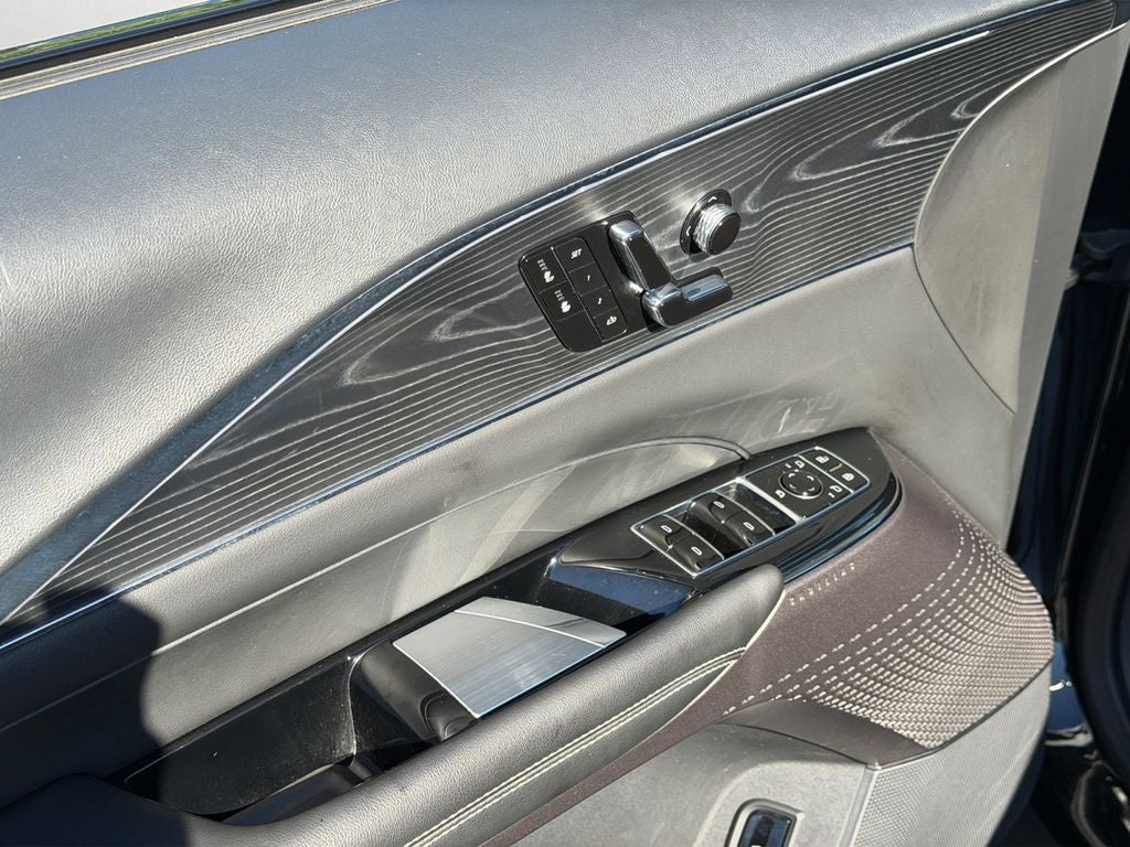 2024 Cadillac LYRIQ Luxury / One Owner