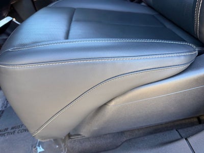 2024 Cadillac LYRIQ Luxury / One Owner