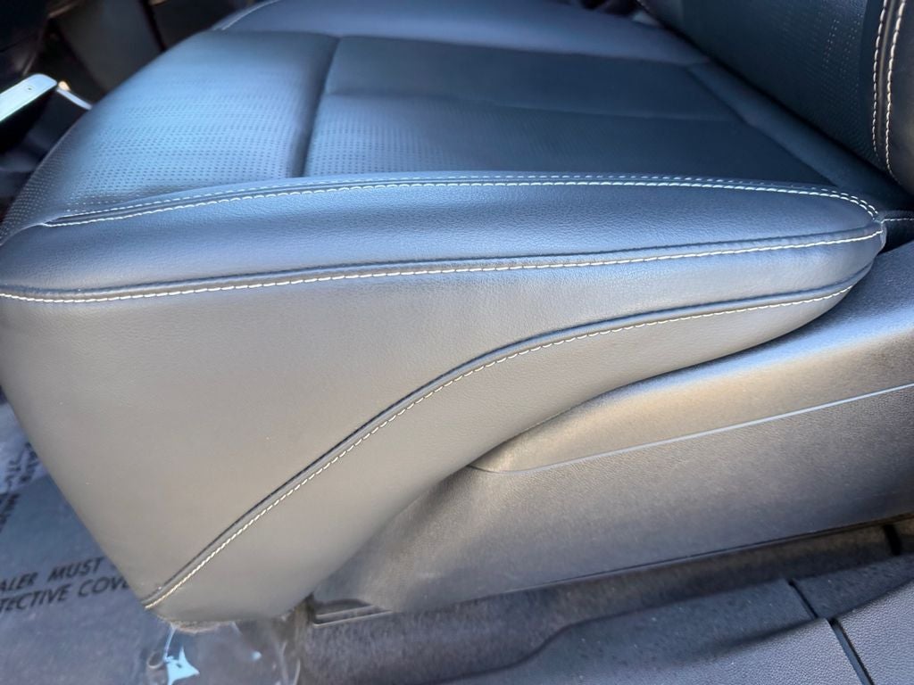 2024 Cadillac LYRIQ Luxury / One Owner