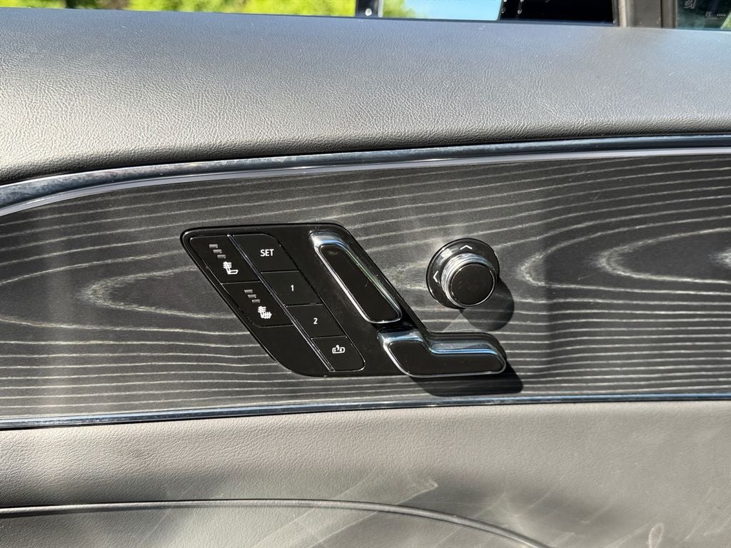 2024 Cadillac LYRIQ Luxury / One Owner