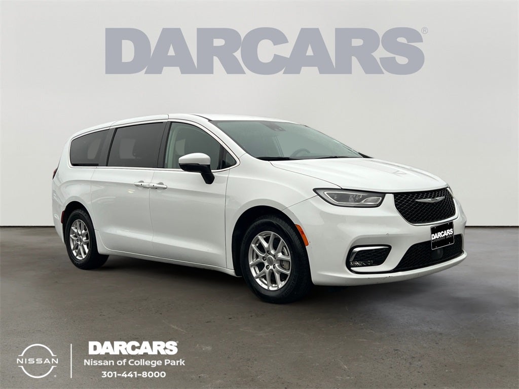 2023 Chrysler Pacifica Touring L One Owner / Preferred Package / New Tires / New B