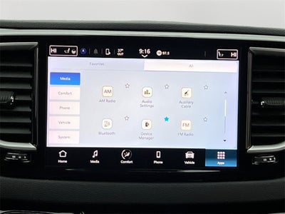 2023 Chrysler Pacifica Touring L One Owner / Preferred Package / New Tires / New B