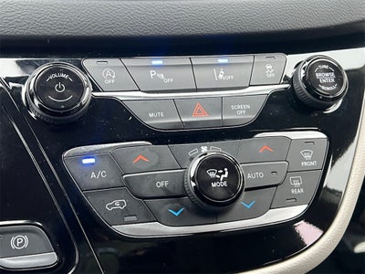 2023 Chrysler Pacifica Touring L One Owner / Preferred Package / New Tires / New B