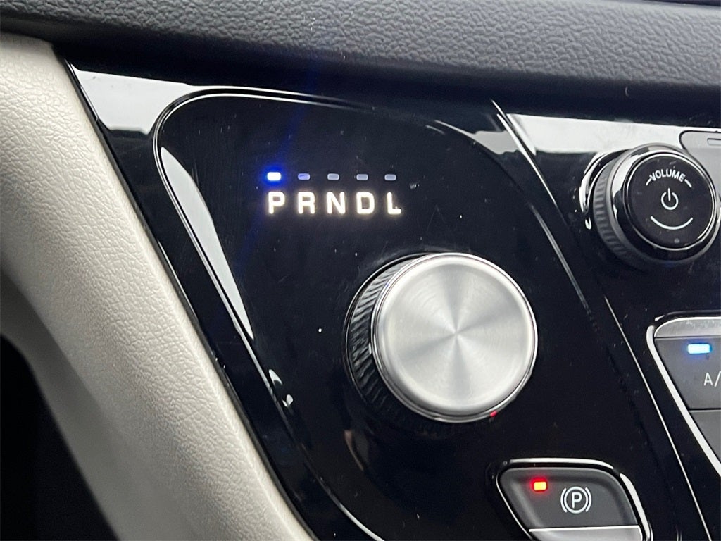 2023 Chrysler Pacifica Touring L One Owner / Preferred Package / New Tires / New B