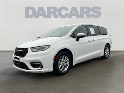 2023 Chrysler Pacifica Touring L One Owner / Preferred Package / New Tires / New B