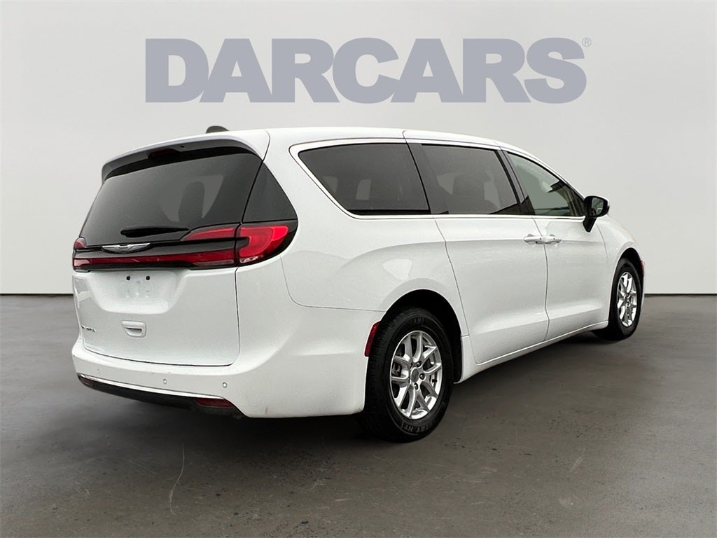 2023 Chrysler Pacifica Touring L One Owner / Preferred Package / New Tires / New B