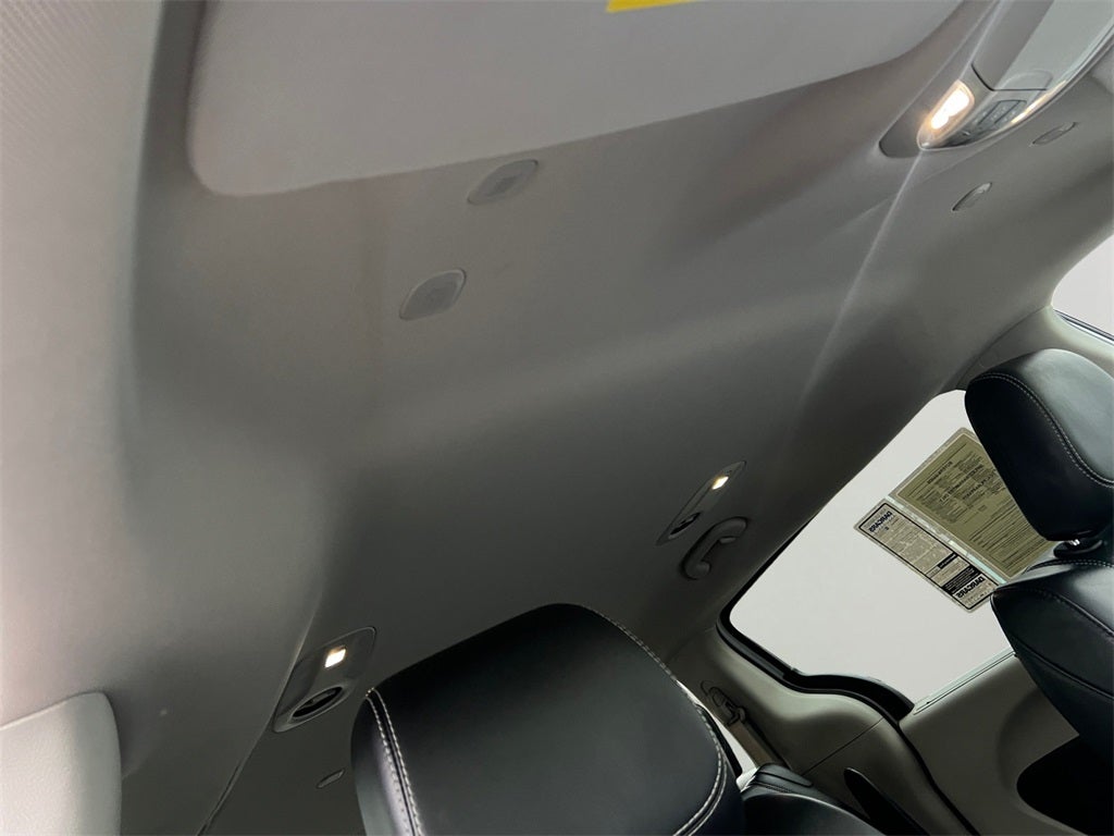 2023 Chrysler Pacifica Touring L One Owner / Preferred Package / New Tires / New B